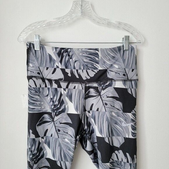 NIKE Fast Women's Palms Print Black  Crop Running TightsSize Large - Picture 5 of 15